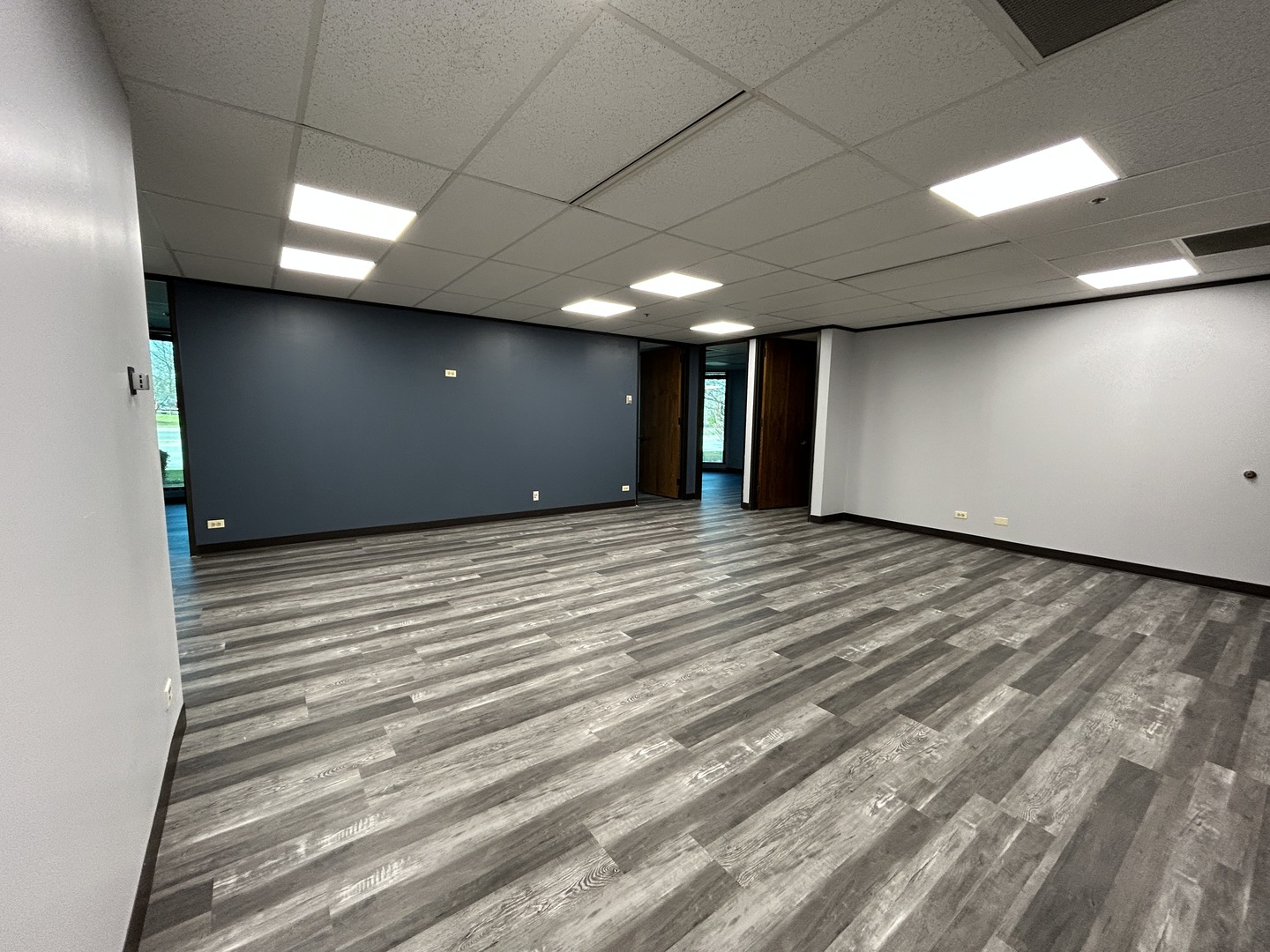 977 N OAKLAWN Avenue, Elmhurst, IL 60126