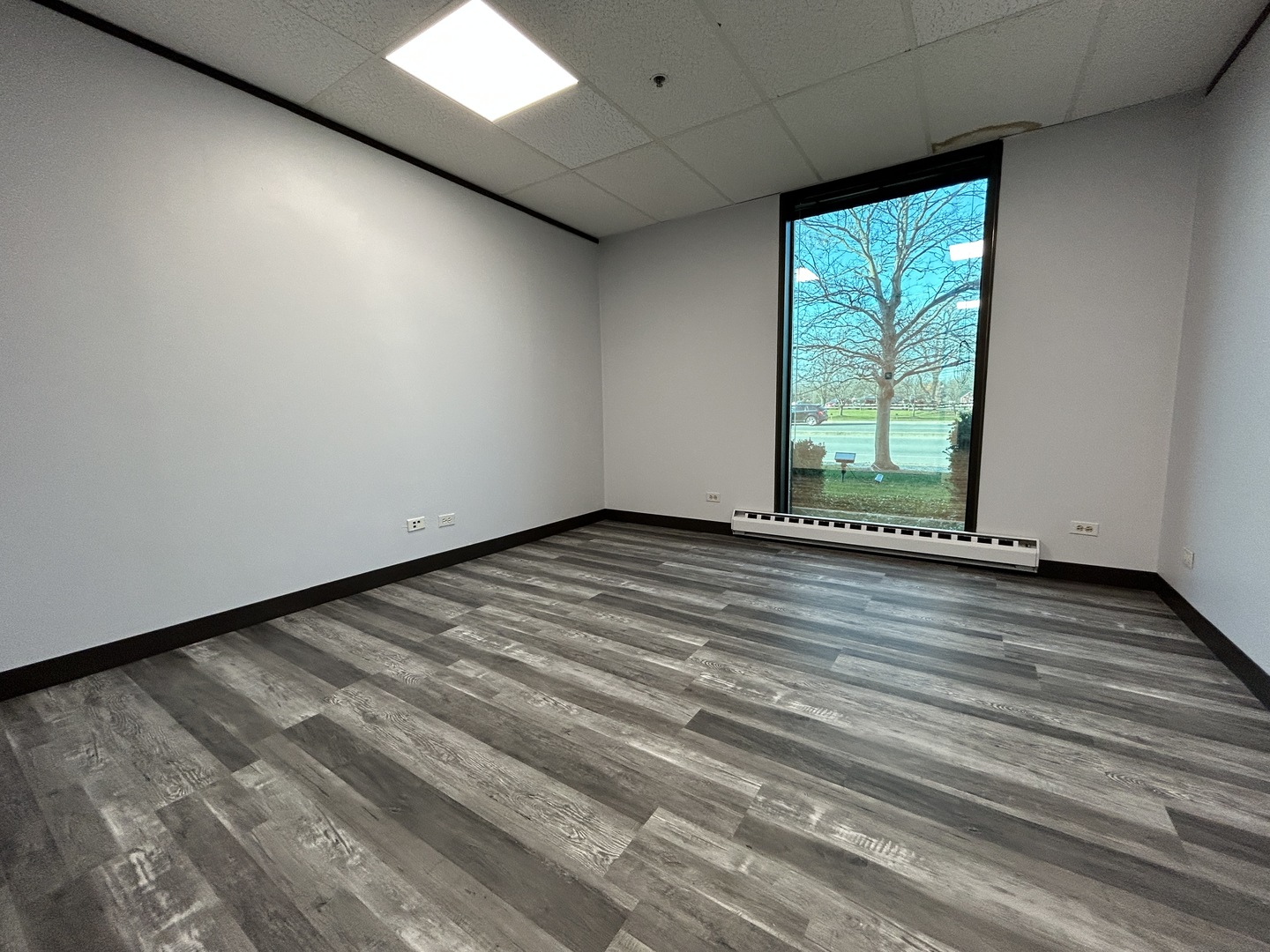 977 N OAKLAWN Avenue, Elmhurst, IL 60126