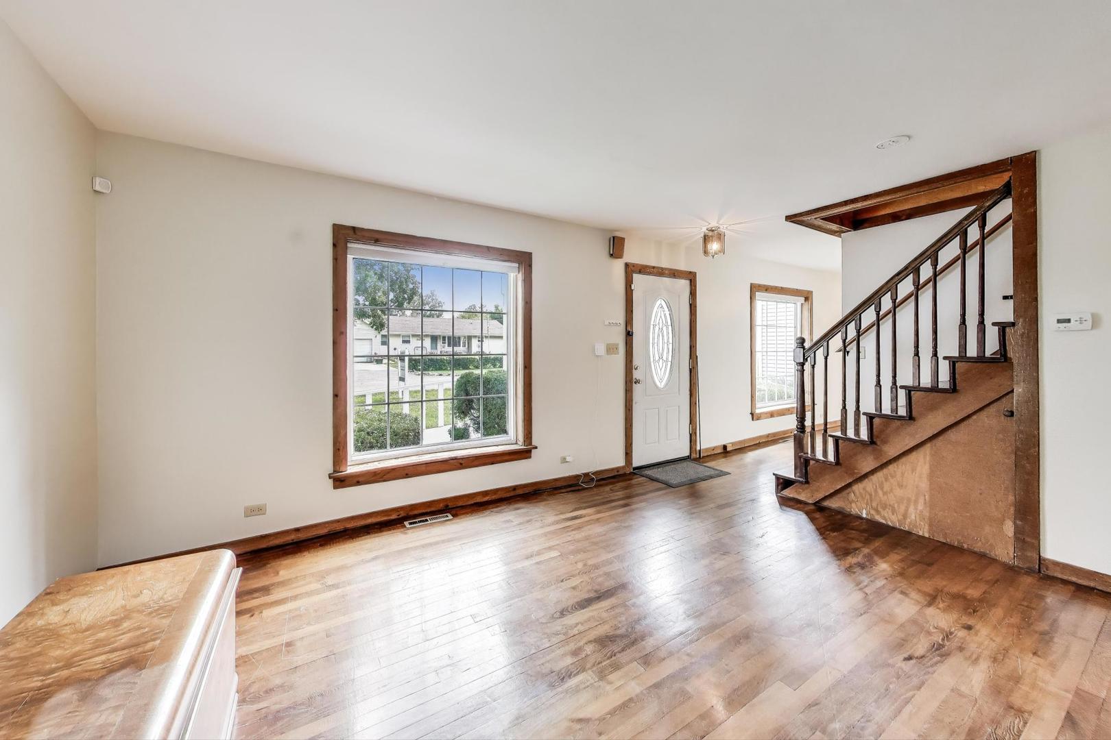 546 Thorndale Avenue, Park City, IL 60085