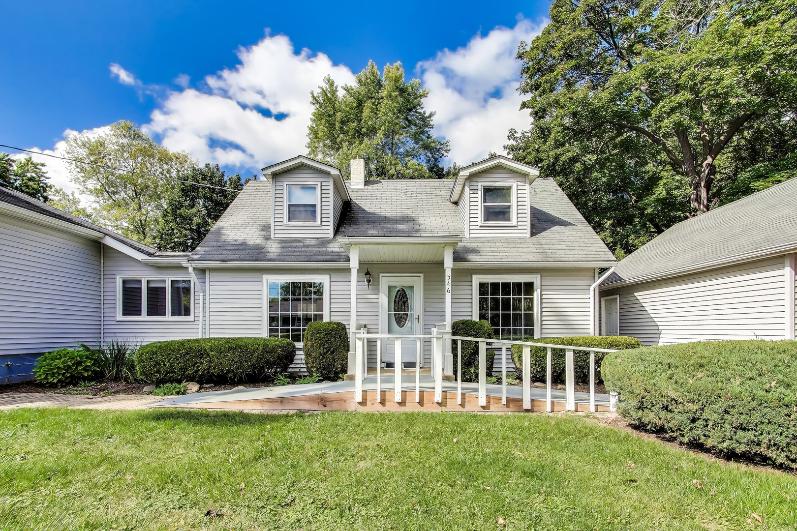 546 Thorndale Avenue, Park City, IL 60085