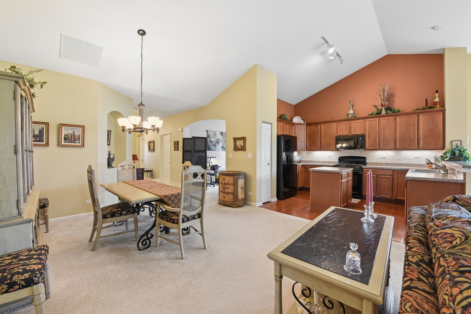 1104 Heathrow Lane, Aurora, IL 60502