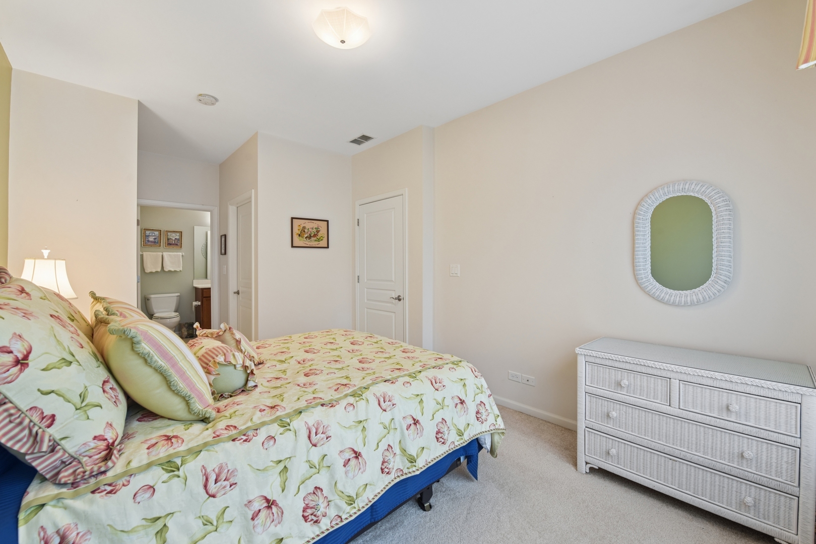 1104 Heathrow Lane, Aurora, IL 60502