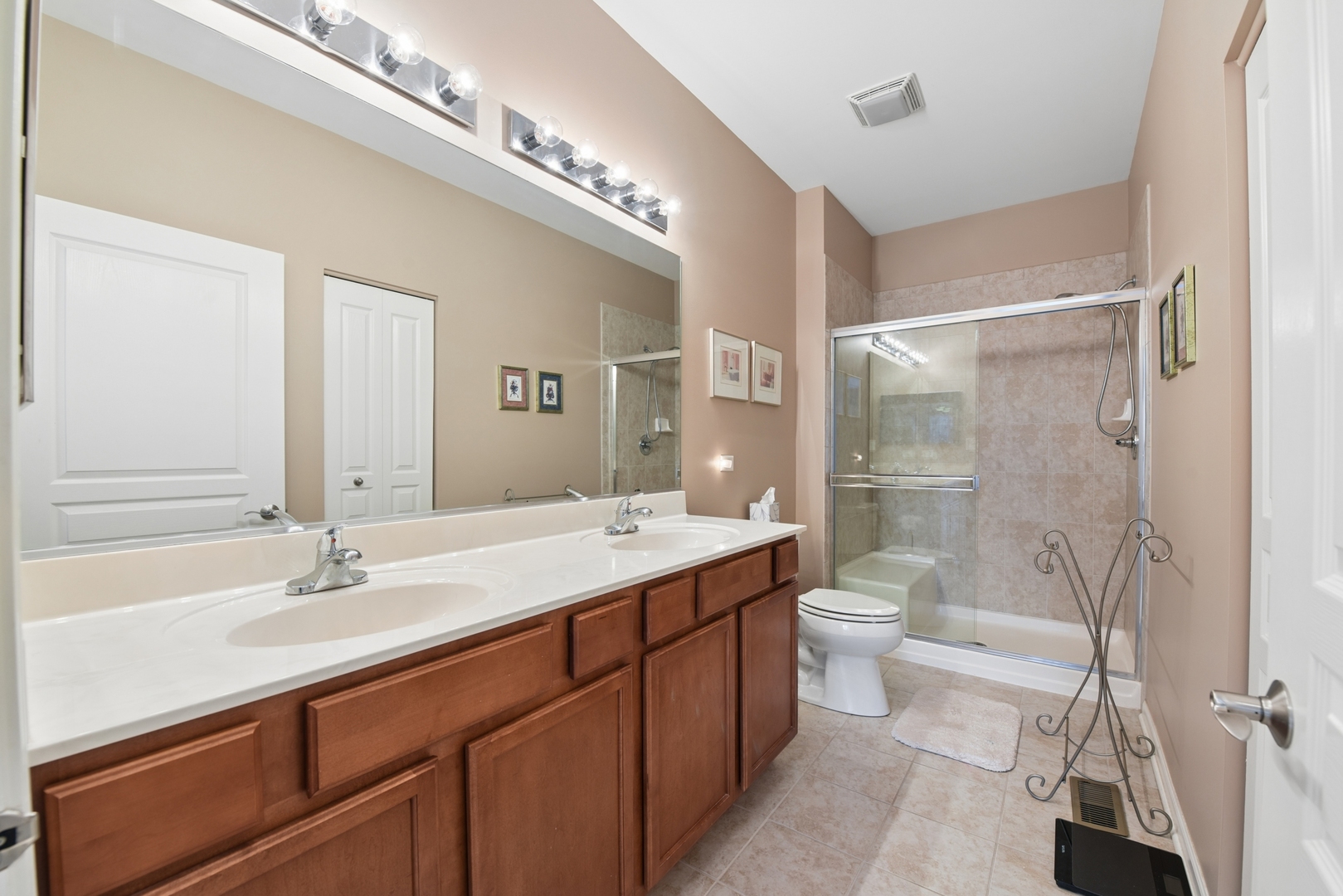 1104 Heathrow Lane, Aurora, IL 60502