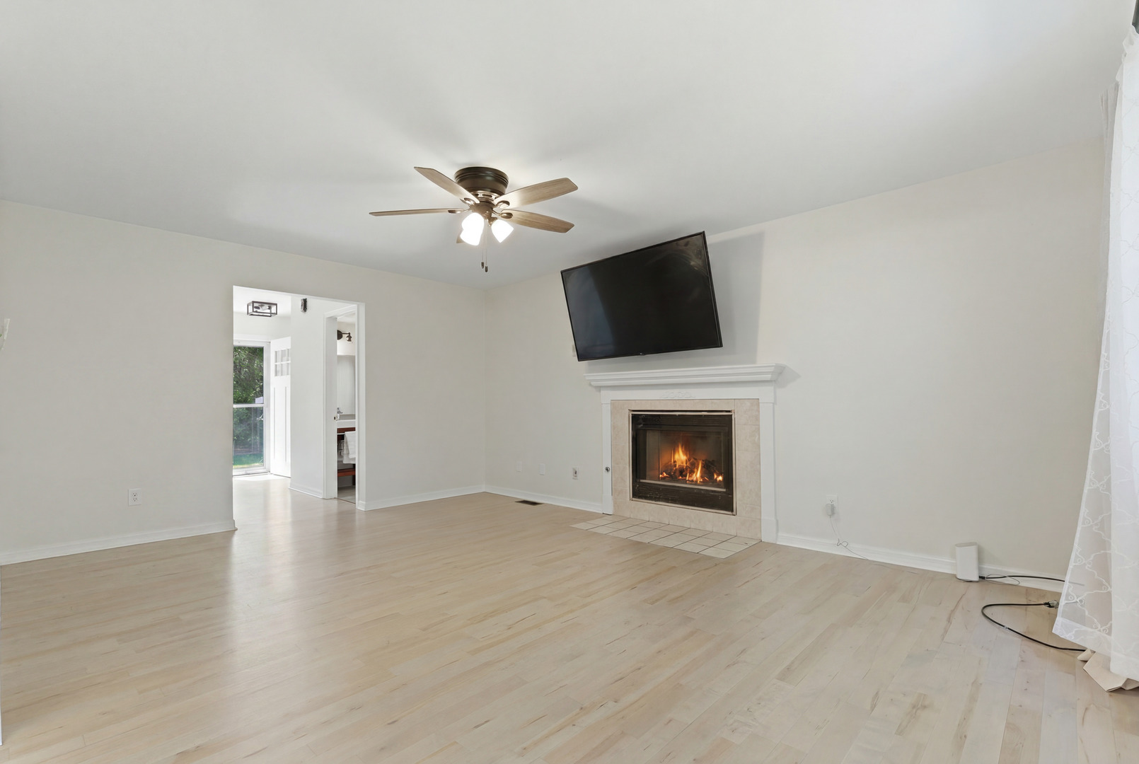 930 AUTUMN Lane, Aurora, IL 60505
