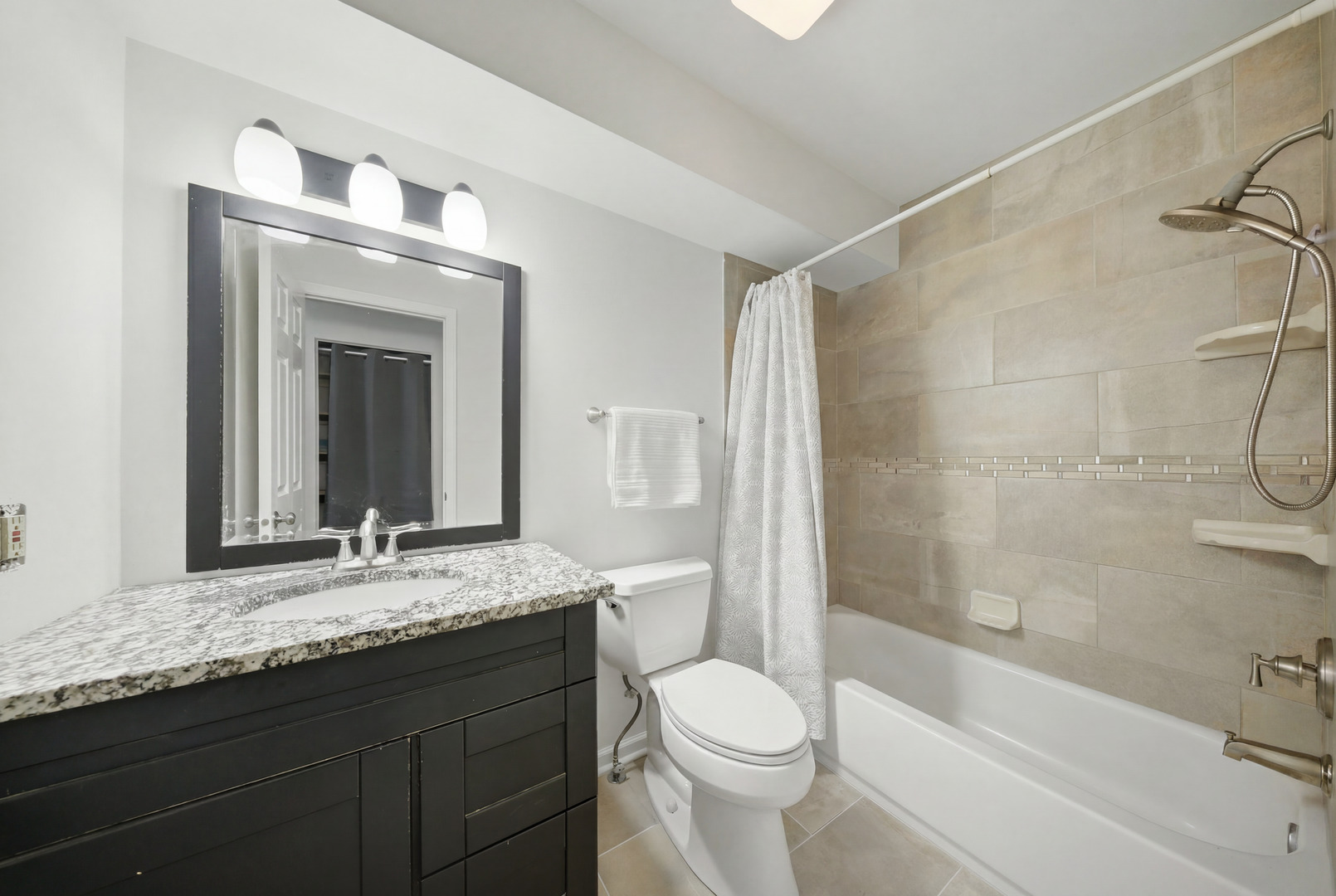 930 AUTUMN Lane, Aurora, IL 60505