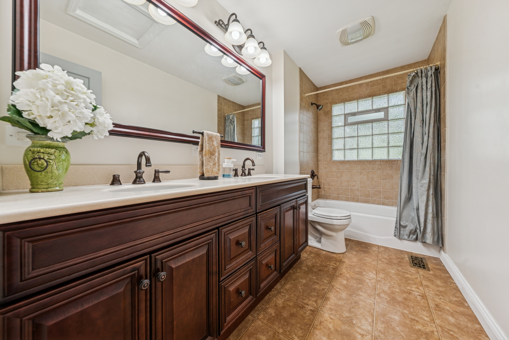 2917 Westridge Drive, Woodridge, IL 60517