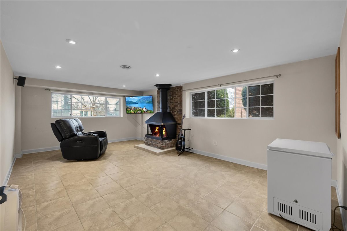 32 W Taylor Road, Lombard, IL 60148