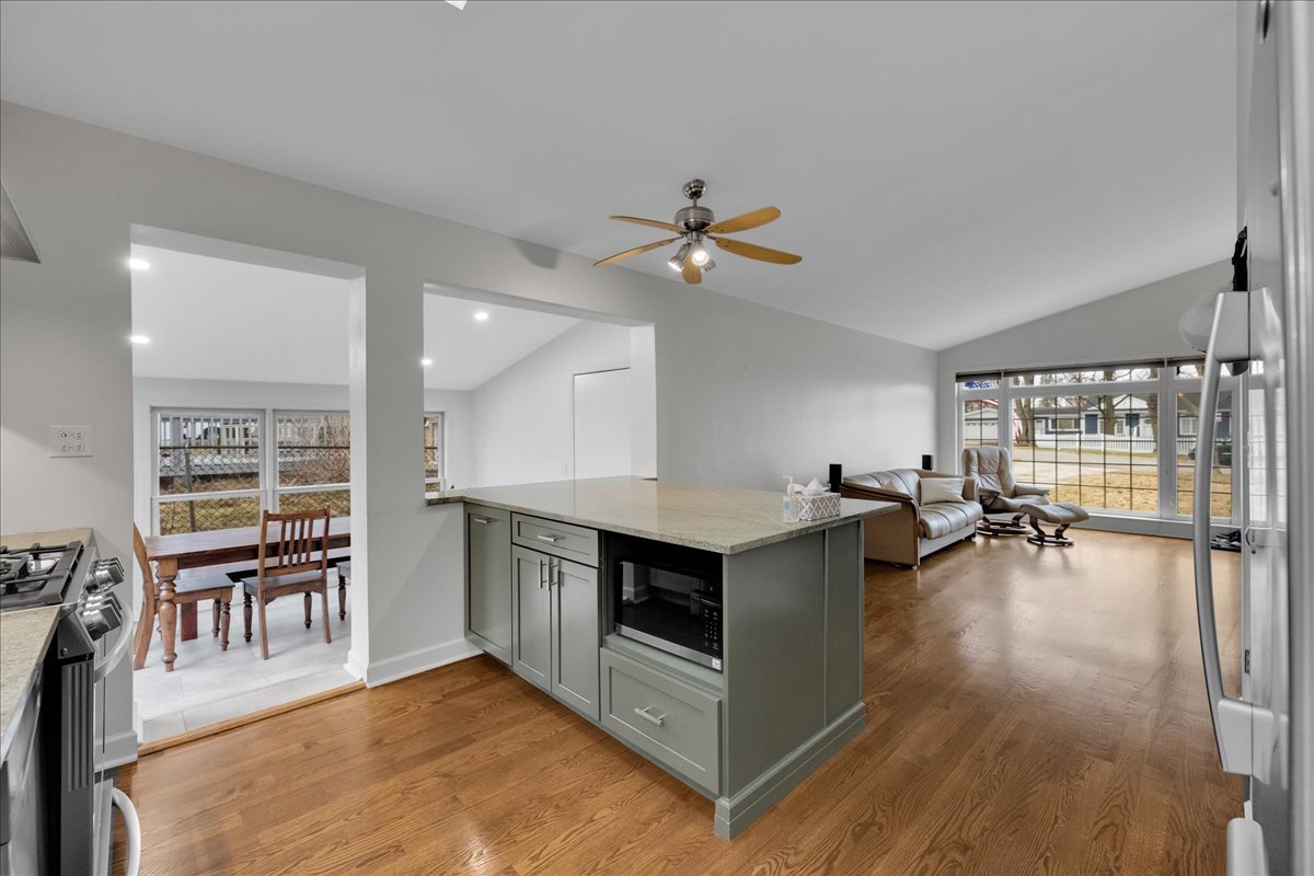 32 W Taylor Road, Lombard, IL 60148