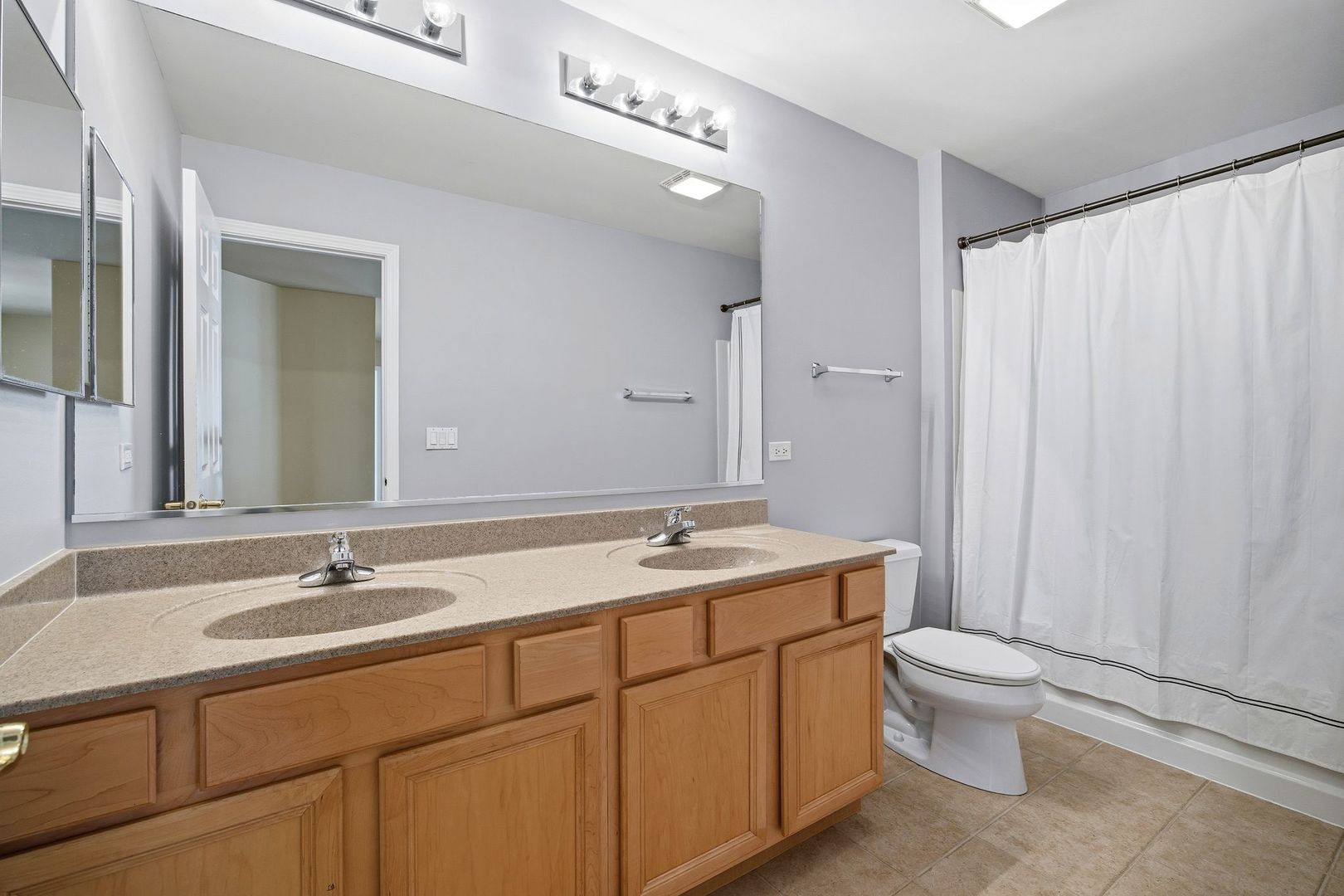 408 N White Deer Trail, Vernon Hills, IL 60061