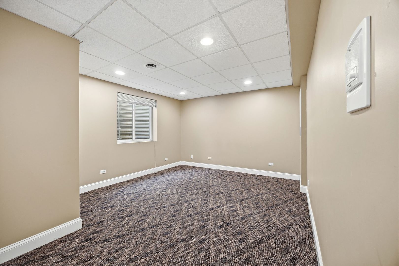 408 N White Deer Trail, Vernon Hills, IL 60061