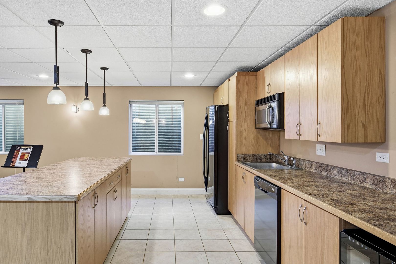 408 N White Deer Trail, Vernon Hills, IL 60061