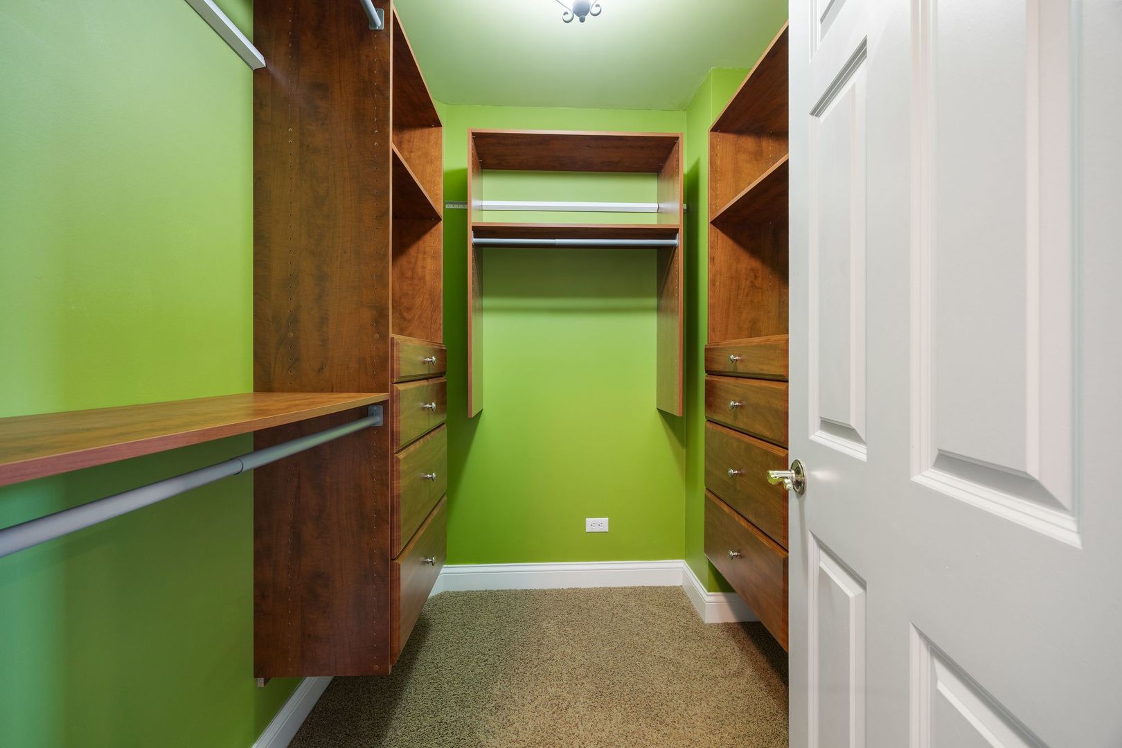 408 N White Deer Trail, Vernon Hills, IL 60061