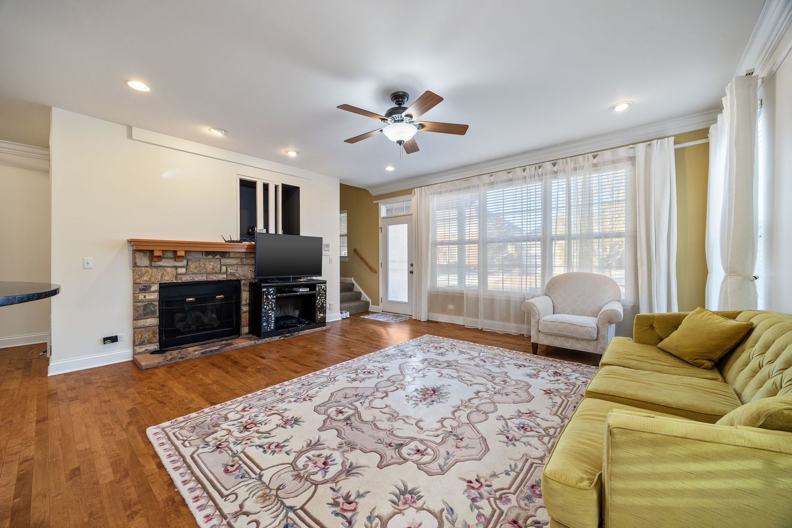 408 N White Deer Trail, Vernon Hills, IL 60061