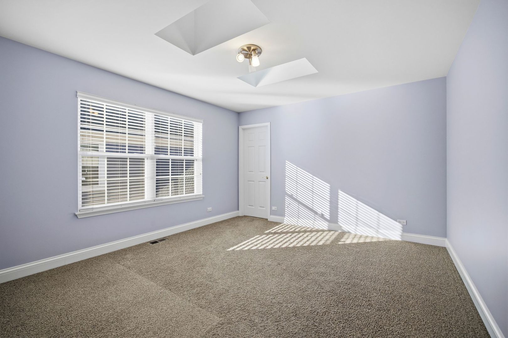 408 N White Deer Trail, Vernon Hills, IL 60061