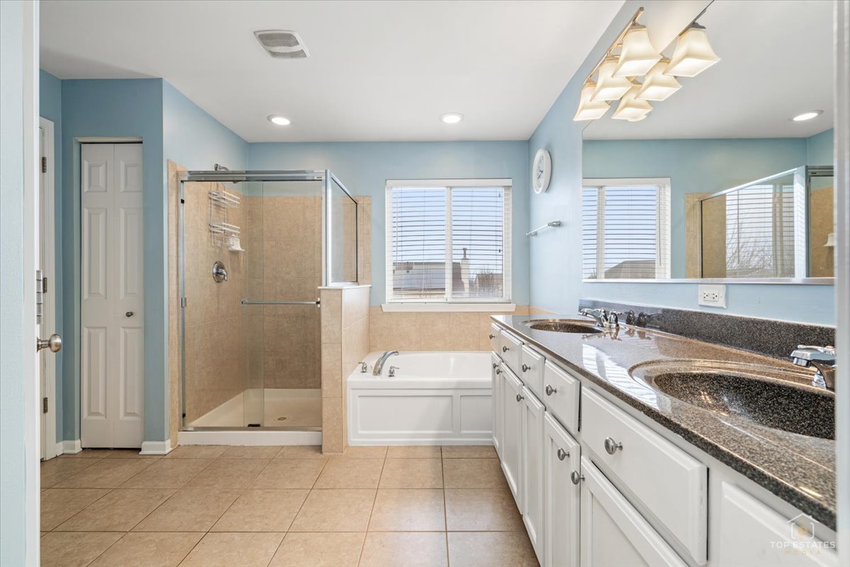 796 Singing Hills Drive, Volo, IL 60073