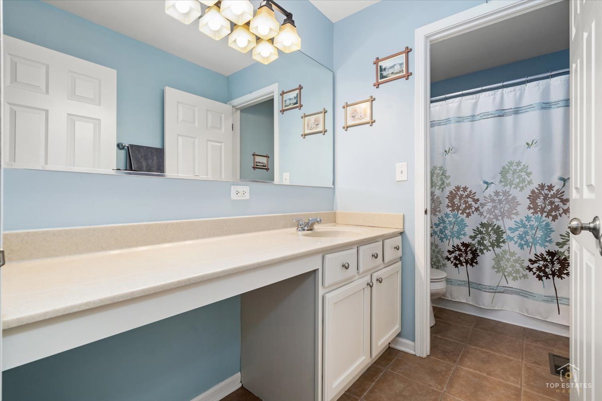 796 Singing Hills Drive, Volo, IL 60073