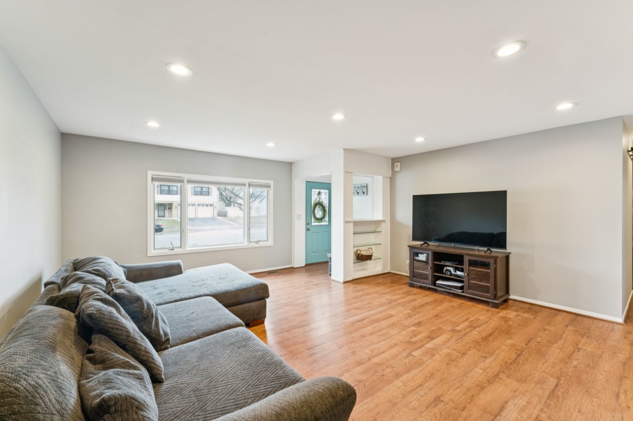 1520 Yorkshire Drive, Hanover Park, IL 60133