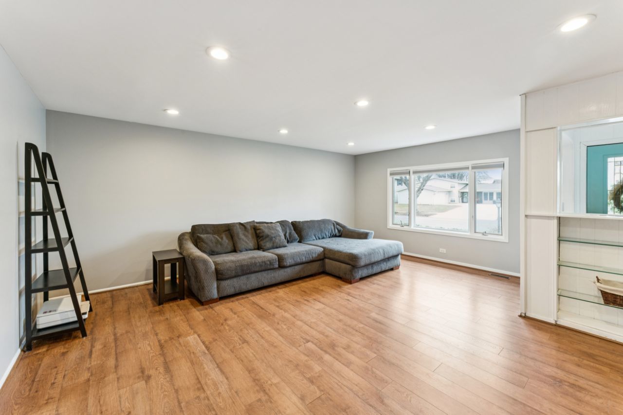 1520 Yorkshire Drive, Hanover Park, IL 60133