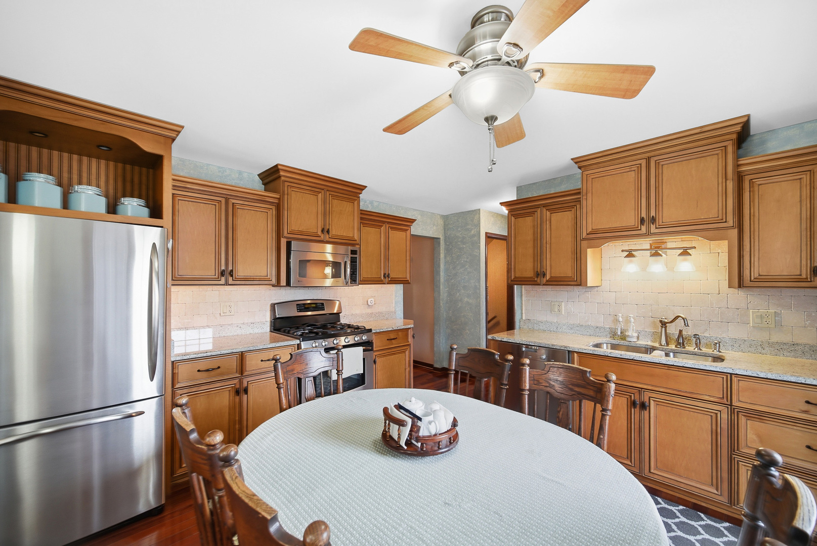 1750 Oxnard Drive, Downers Grove, IL 60516