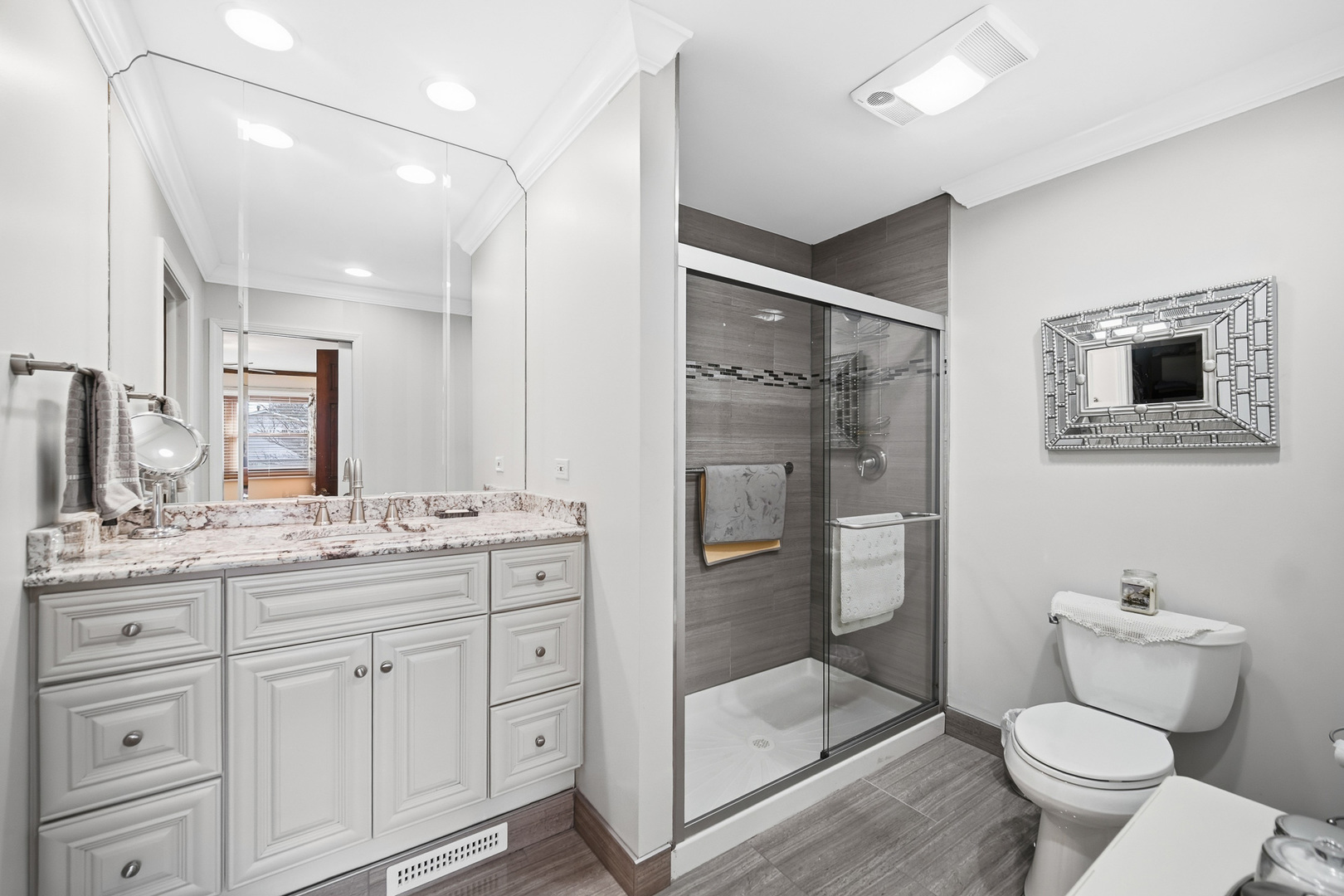 1750 Oxnard Drive, Downers Grove, IL 60516