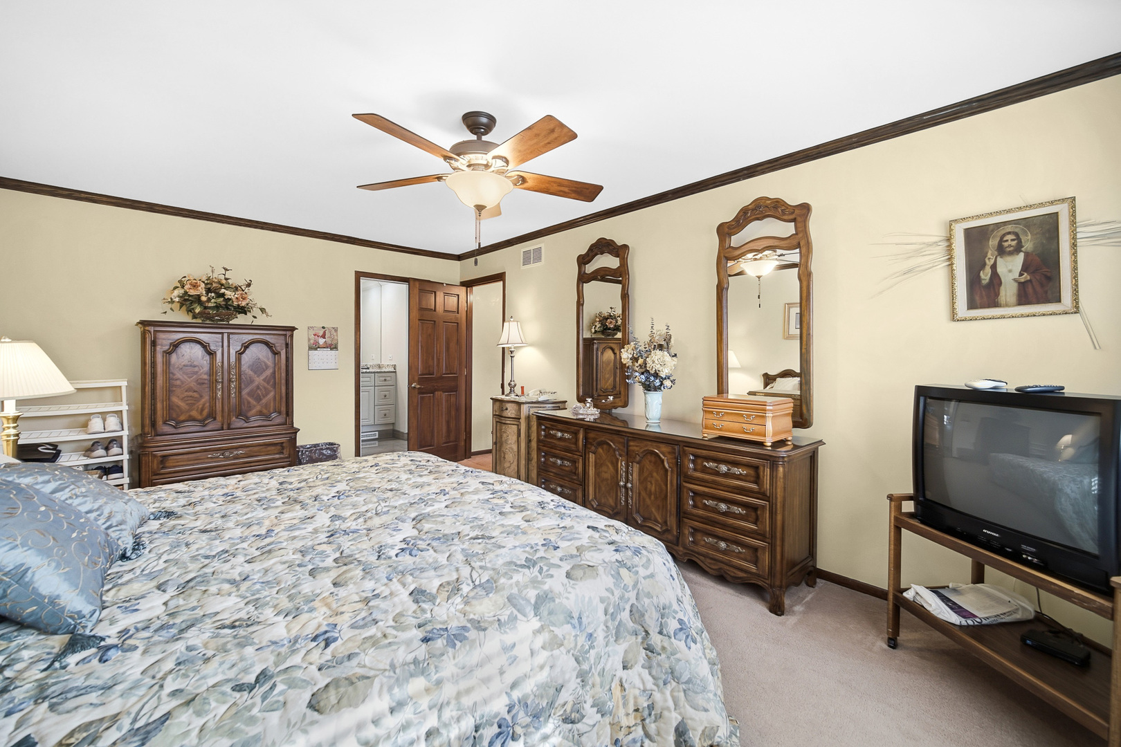 1750 Oxnard Drive, Downers Grove, IL 60516