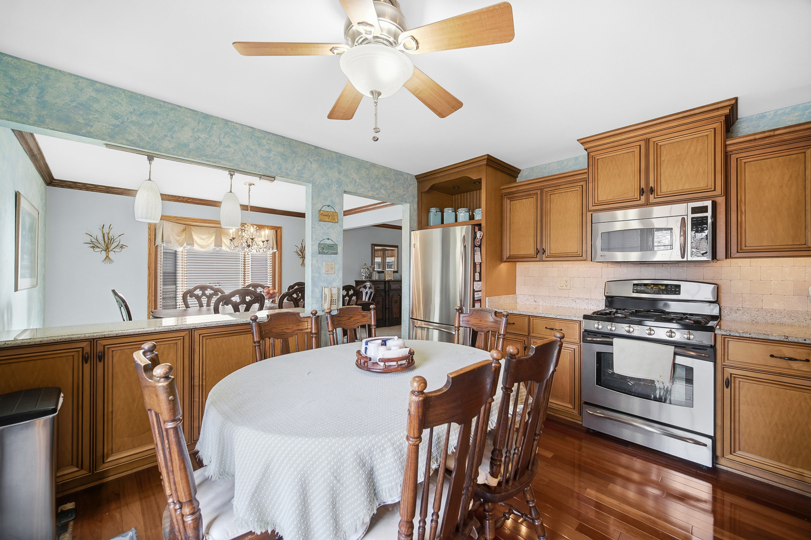 1750 Oxnard Drive, Downers Grove, IL 60516