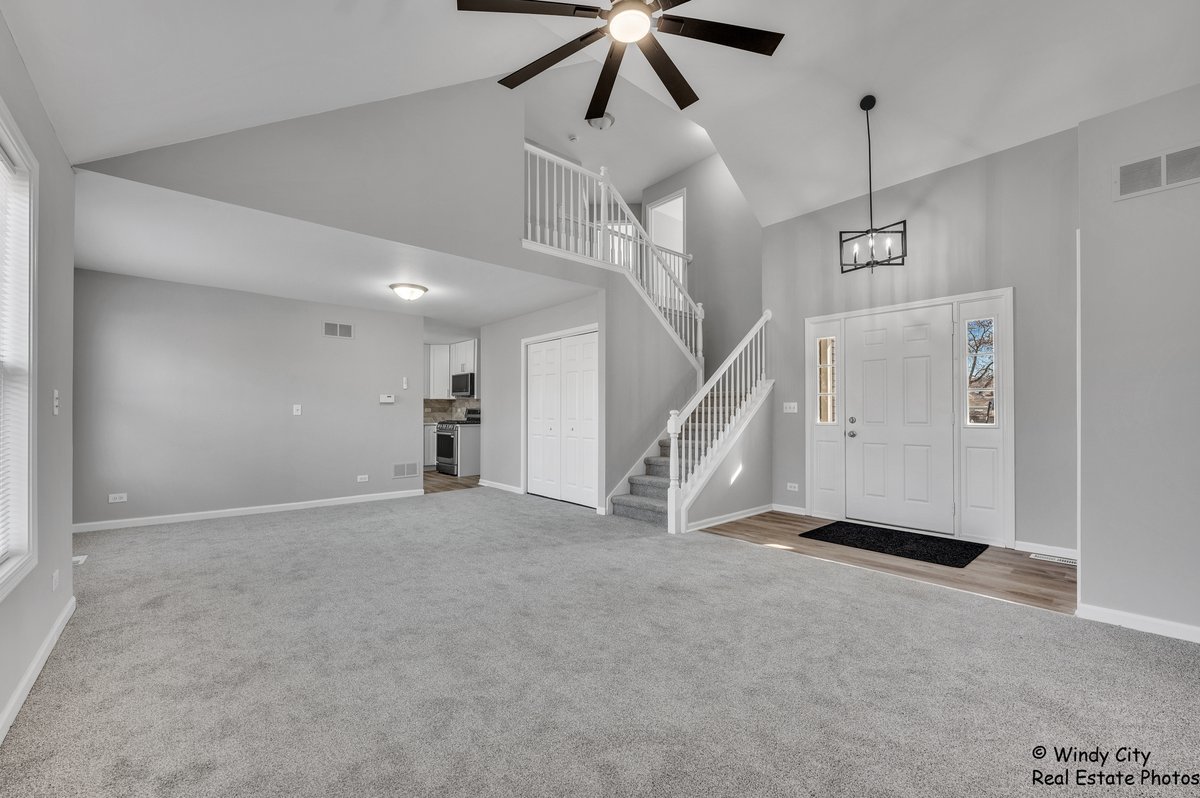 162 Wilson Way, South Elgin, IL 60177