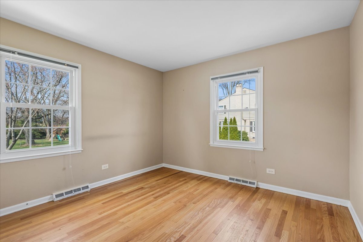 1318 Gamon Road, Wheaton, IL 60189