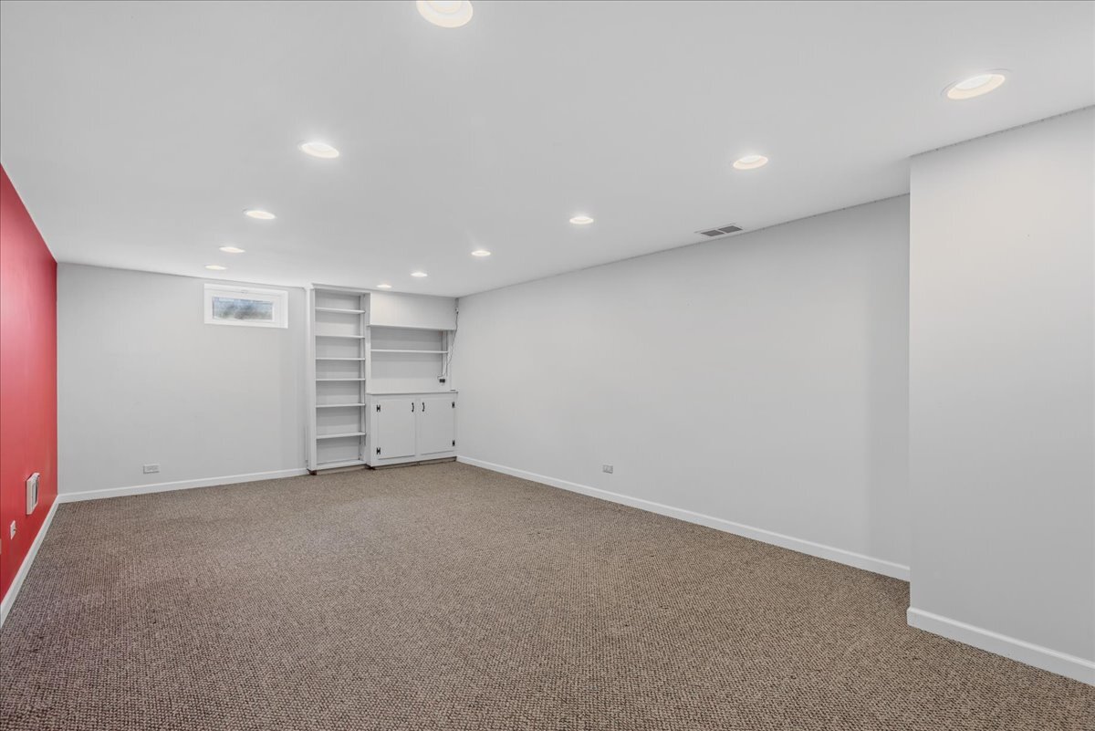 1318 Gamon Road, Wheaton, IL 60189