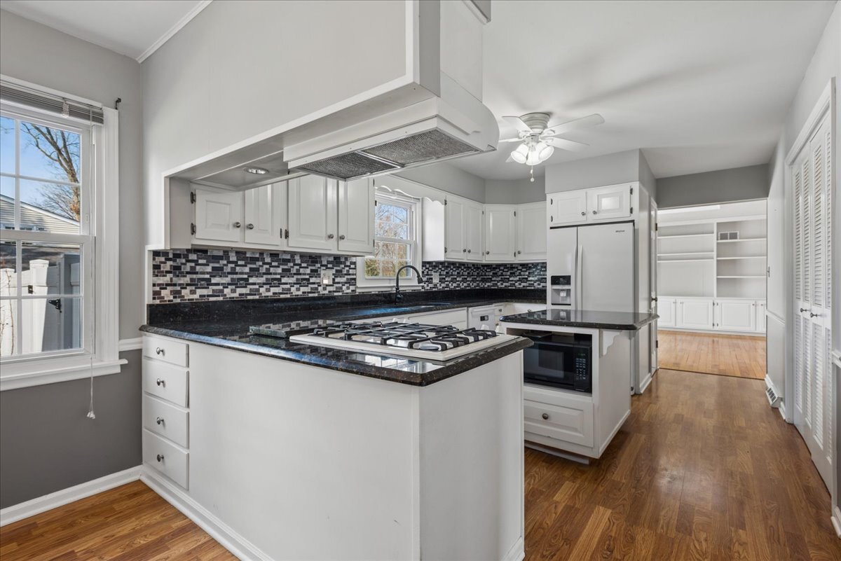 1318 Gamon Road, Wheaton, IL 60189