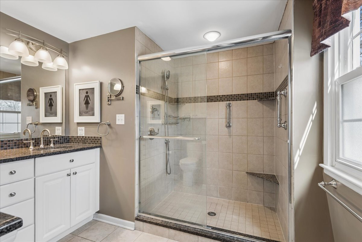 1318 Gamon Road, Wheaton, IL 60189