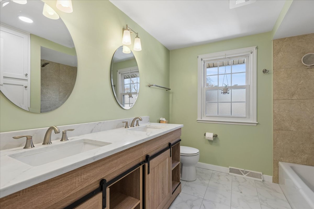 1318 Gamon Road, Wheaton, IL 60189