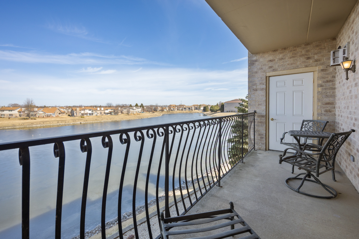 18630 Pine Lake Drive #2C, Tinley Park, IL 60477