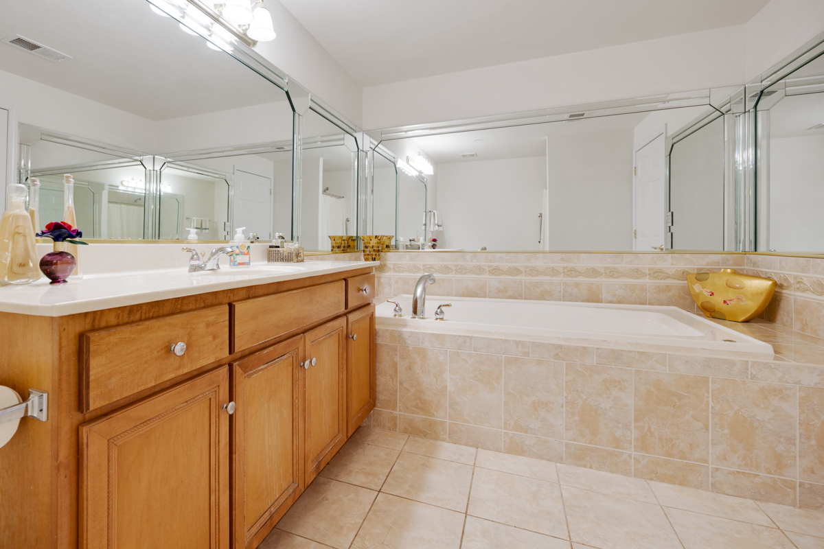 18630 Pine Lake Drive #2C, Tinley Park, IL 60477