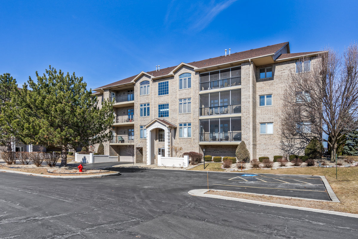 18630 Pine Lake Drive #2C, Tinley Park, IL 60477