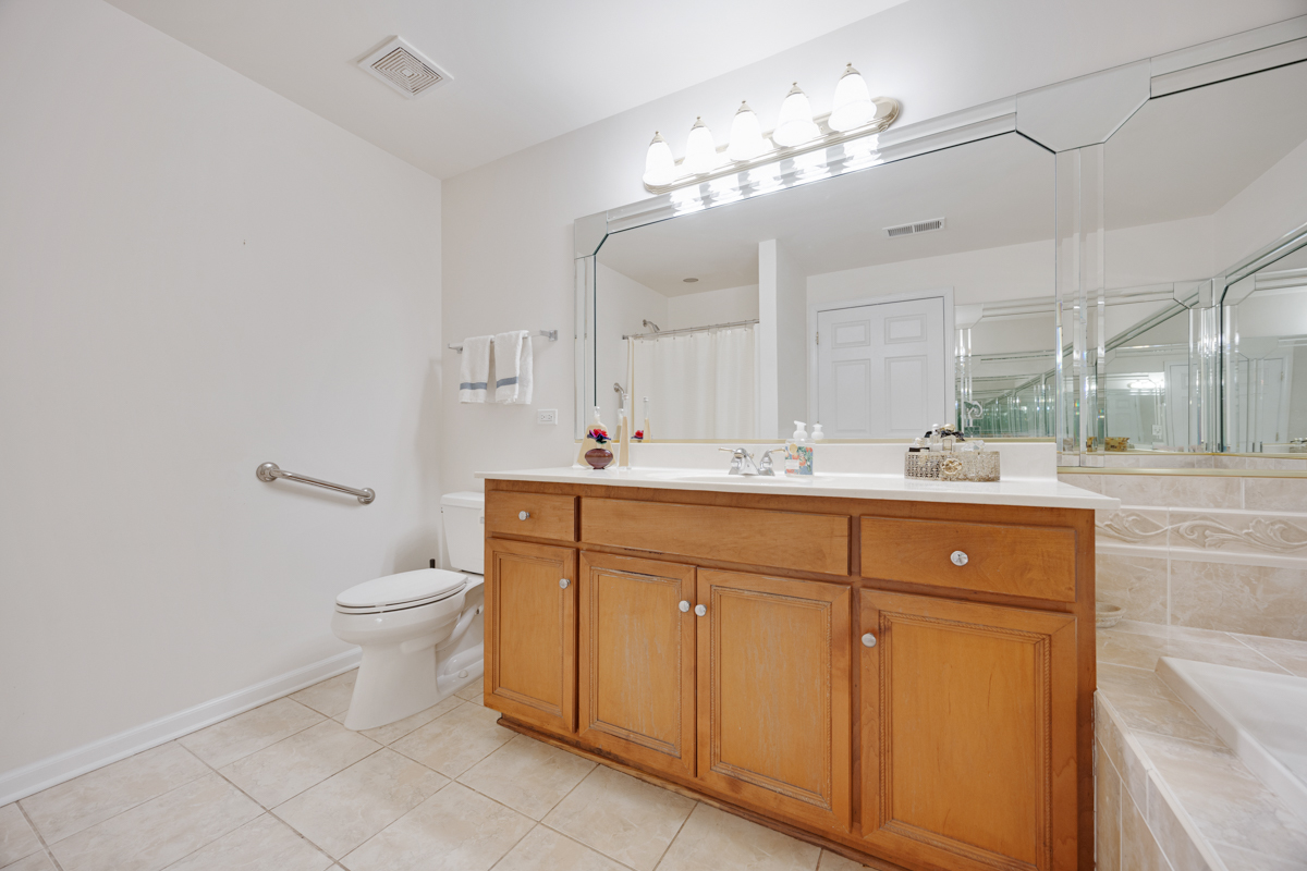 18630 Pine Lake Drive #2C, Tinley Park, IL 60477