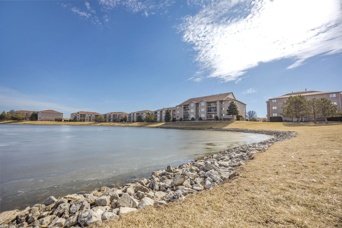18630 Pine Lake Drive #2C, Tinley Park, IL 60477