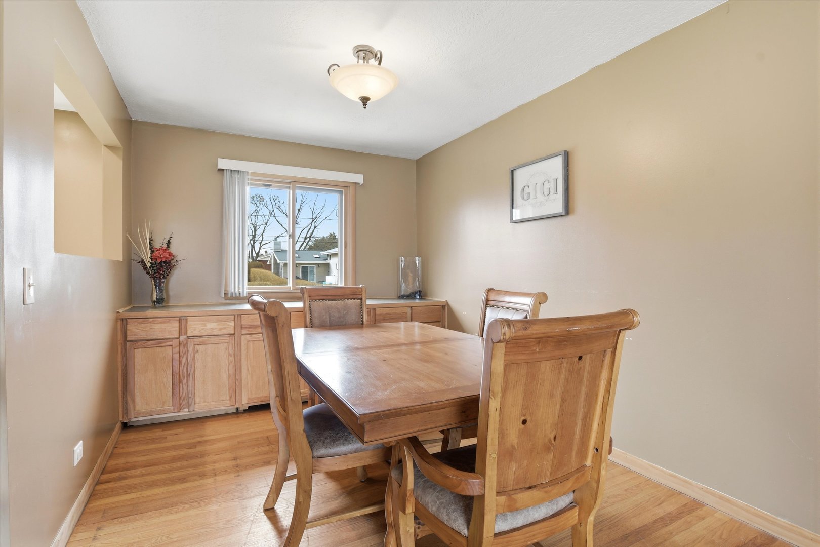 130 N Horner Lane, Mount Prospect, IL 60056