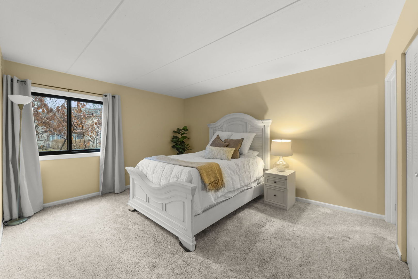 8000 WOODGLEN Lane #102, Downers Grove, IL 60516