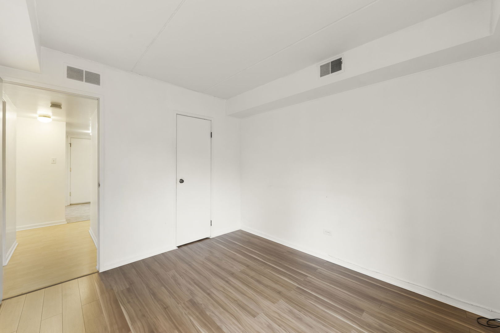 8000 WOODGLEN Lane #102, Downers Grove, IL 60516