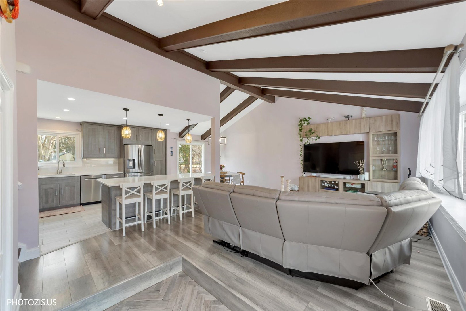 981 N Mill Road, Addison, IL 60101