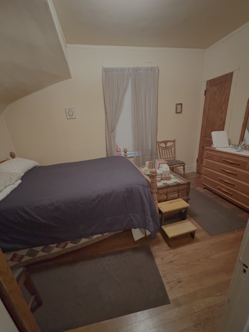 4049 N Troy Street, Chicago, IL 60618