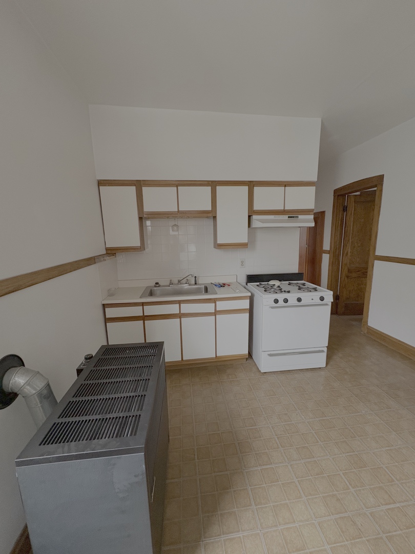 4049 N Troy Street, Chicago, IL 60618