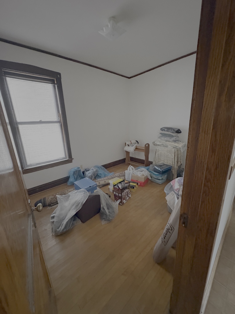 4049 N Troy Street, Chicago, IL 60618