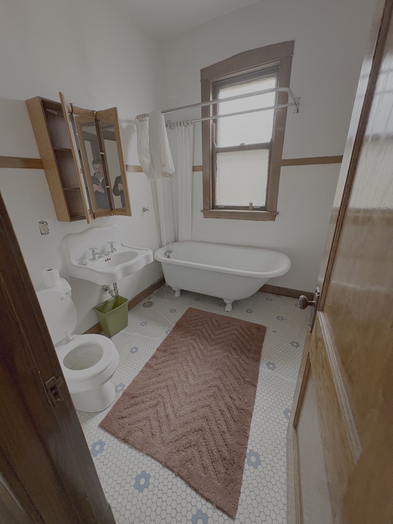 4049 N Troy Street, Chicago, IL 60618