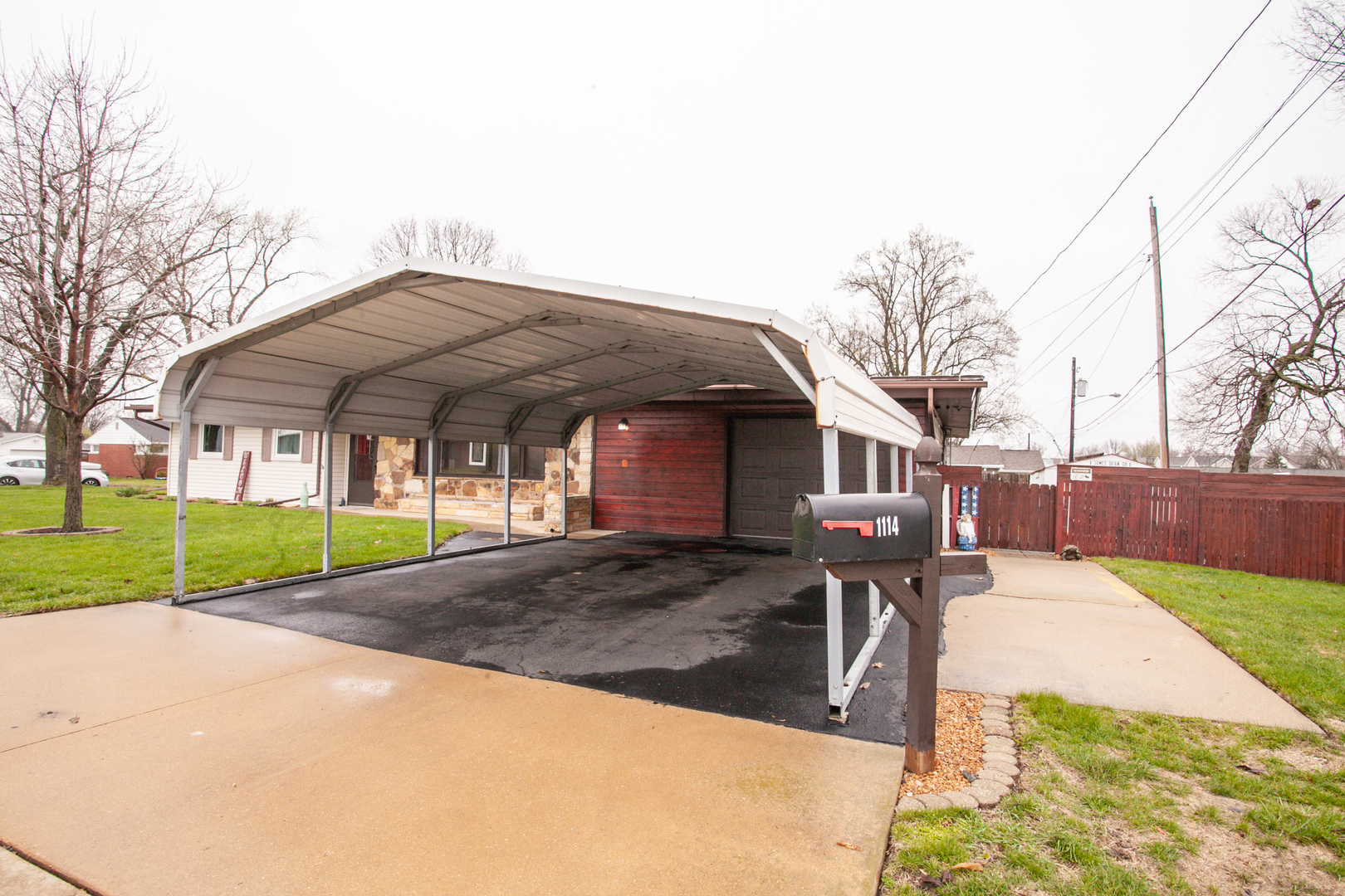 1114 E Lafayette Street, Bloomington, IL 61701