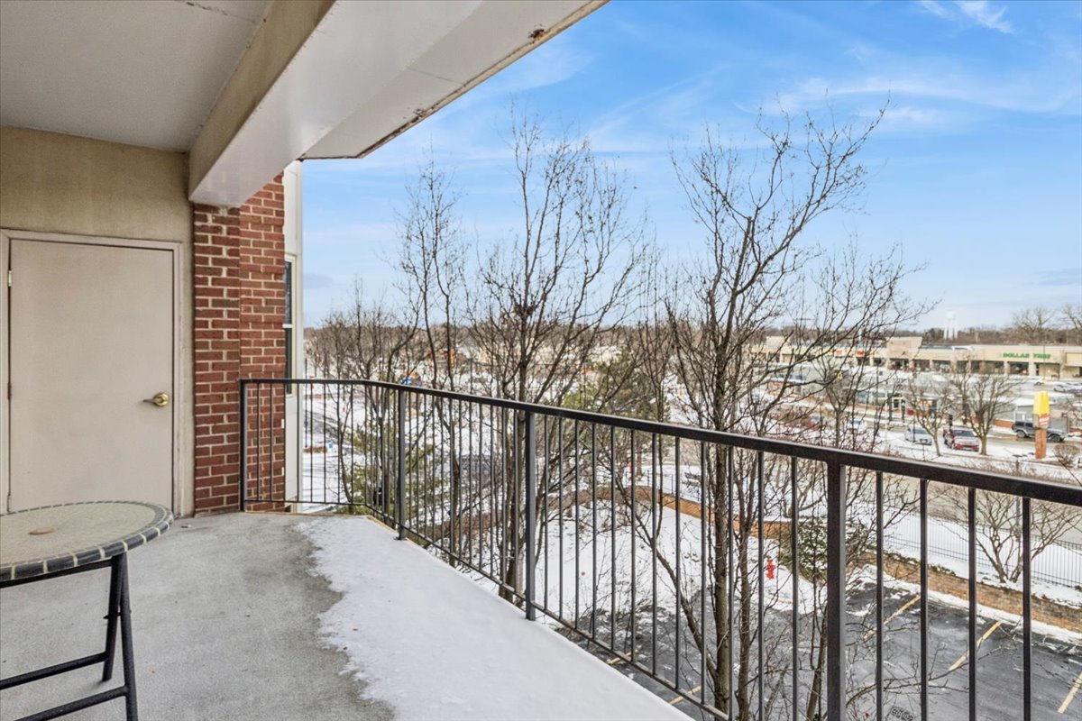 3100 Town Square Drive #308, Rolling Meadows, IL 60008