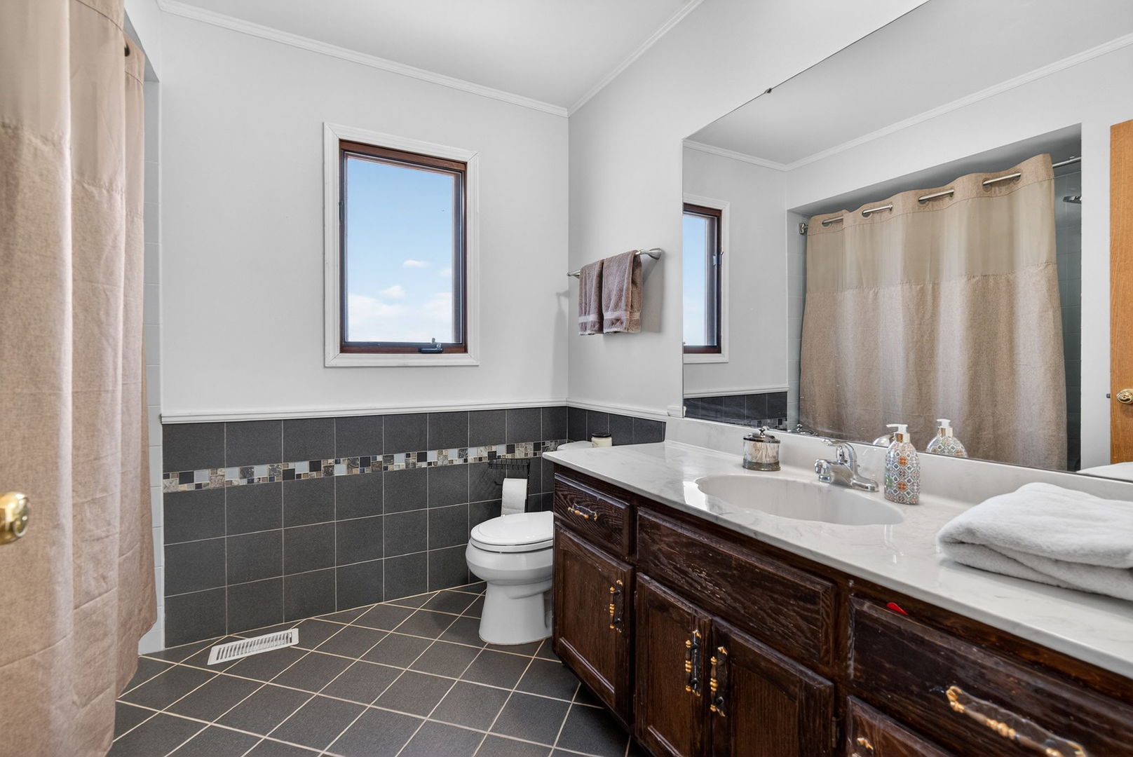 16319 Evergreen Drive, Tinley Park, IL 60477