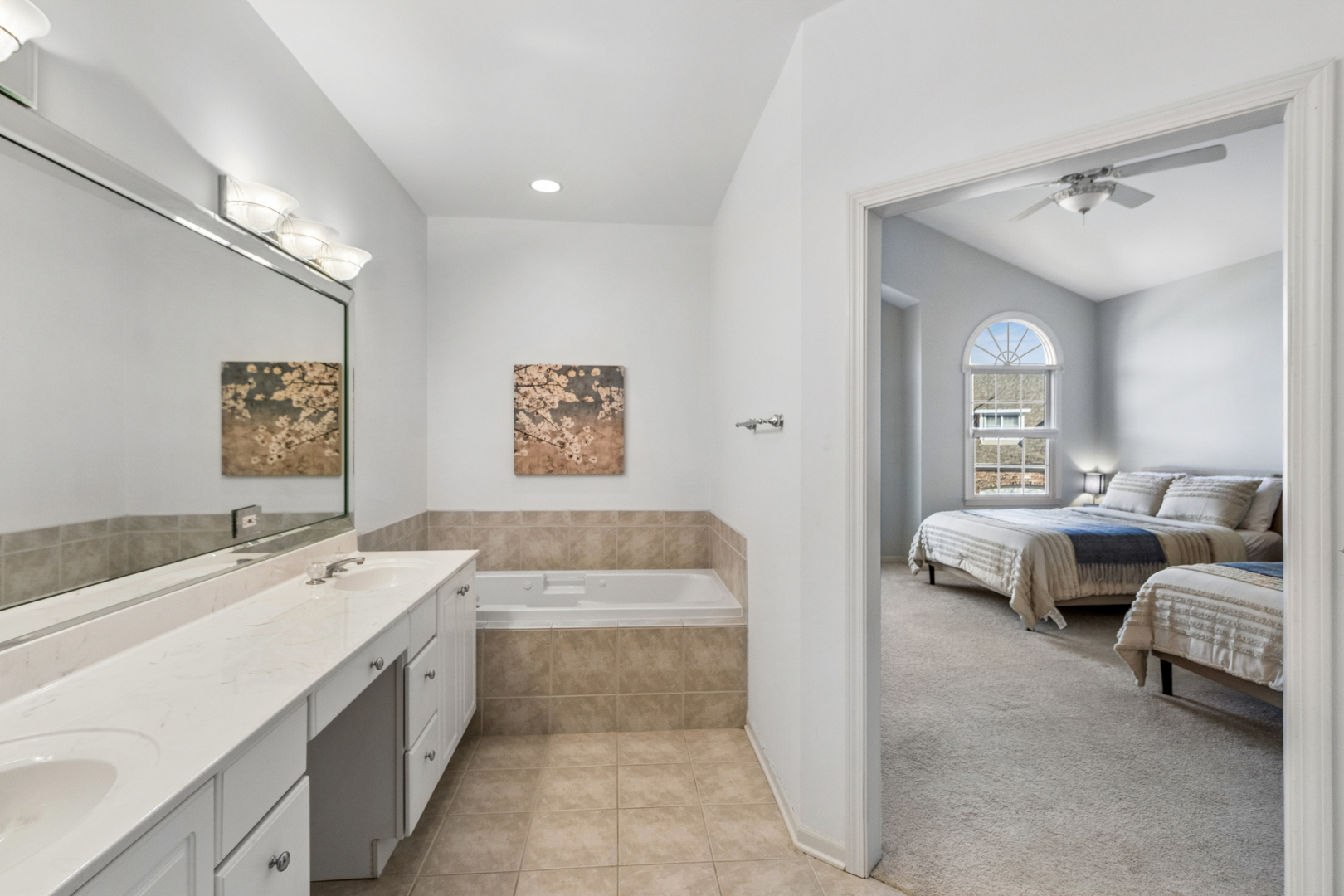 1029 W Bogey Lane, Palatine, IL 60067