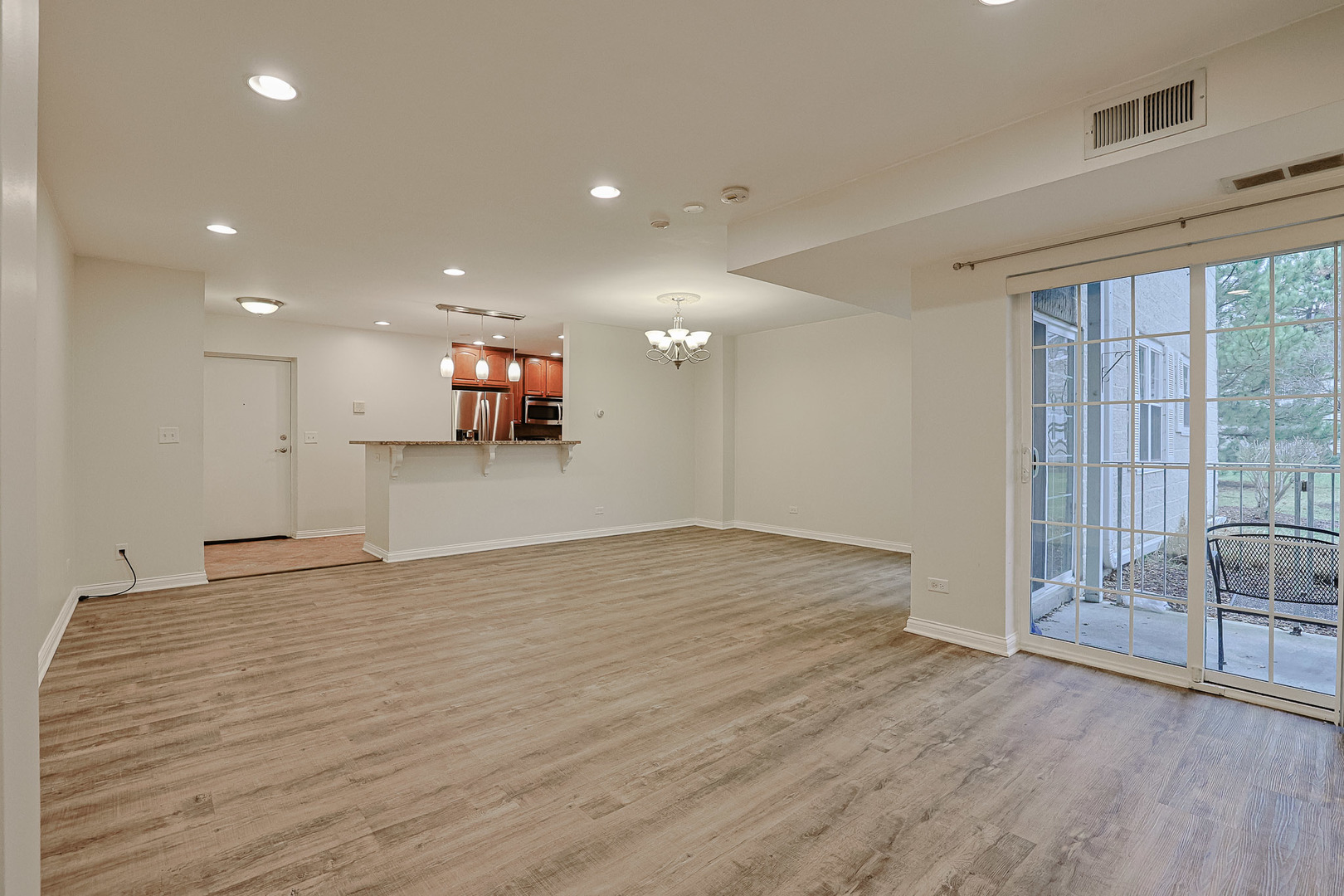 768 N Gary Avenue #103, Carol Stream, IL 60188